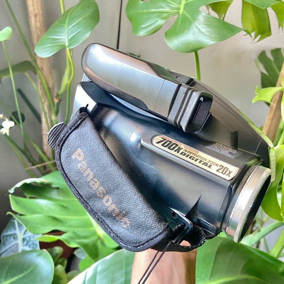 Panasonic PV-L352D Palmcorder VHS-C 700x Digital Zoom Camcorder UNTESTED - Picture 3 of 14